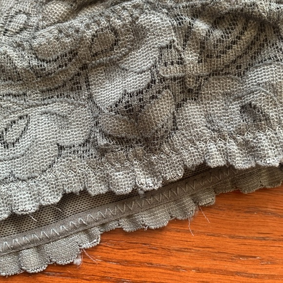 Intimately Free People Gray T-Back Lace Bralette Women’s Small - Picture 7 of 7